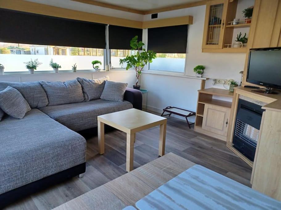 Chalet 14 Met Airco Familiecamping De Tien Heugten Schoonloo Drenthe Екстер'єр фото